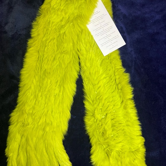 Brand New Trilogy Collections Green Rabbit Fur Scarf - Picture 2 of 2